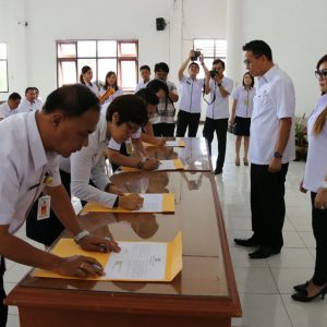 25 jan Komitmen Tidak Korupsi, pejabat tomohon teken pakta integritas