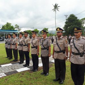 Lolowang Hadiri Sertijab Lima Perwira di Polres Tomohon (2)