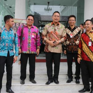 Tomohon Terima UHC JKN-KIS Awardds