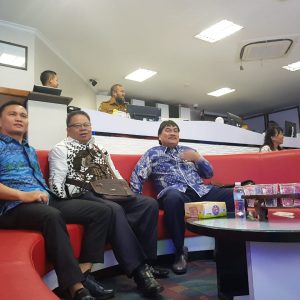 Kepala BPKPD Kota Tomohon, Drs Gerardus Mogi (tengah), saat mengikuti kegiatan studi banding E-Pemda di Jakarta.