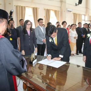 Penandatanganan Berita Acara Pelantikan Anggota DPRD Tomohon Periode 2019-2024