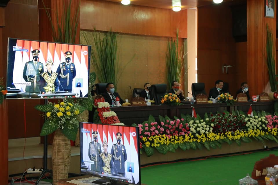 Ketua DPRD Kota Tomohon Djemmy J Sundah SE saat memimpin Rapat Paripurna dengan agenda mendengarkan Pidato kenegaraan Presiden RI dalam rangka HUT kemerdekaan RI ke-75 pada sidang tahunan MPR RI dan sidang bersama DPRD RI dan DPD RI