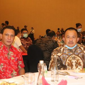 Wakil Wali Kota Tomohon Wenny Lumentut SE bersama Pj Sekretaris Daerah Kota Tomohon Jemmy Ringkuangan AP MSi saat menghadiri Gala Dinner Tourism and Creativity Economy Investment Forum In North Sulawesi.